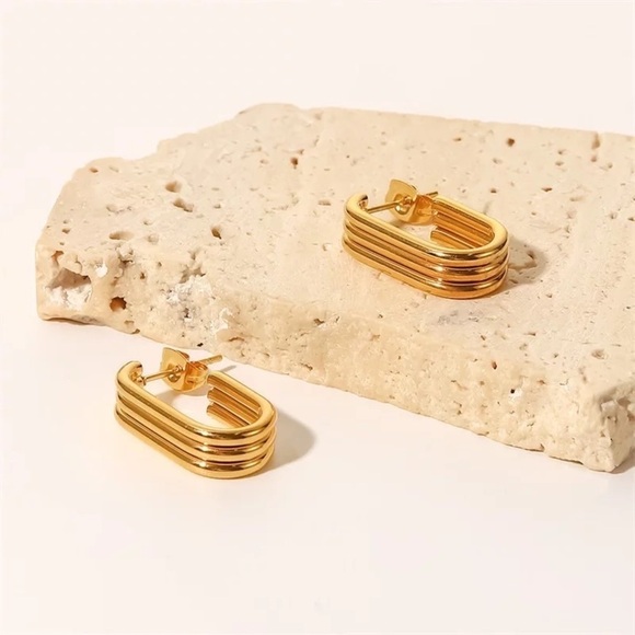 18K Gold Plated Three-layer U-shaped Earrings - Picture 8 of 10